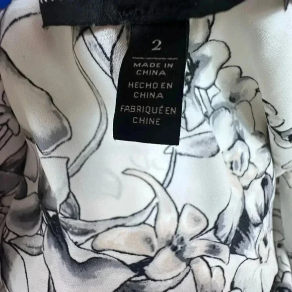 White House Black Market white top with black floral pattern size 2 - Picture 10 of 11